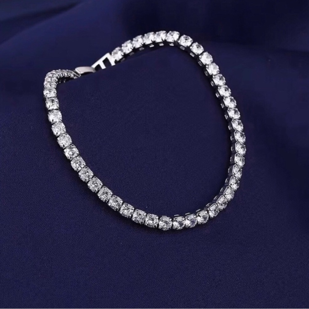 Elegant Women’s Sterling Silver Tennis Bracelet with Clear Stones
